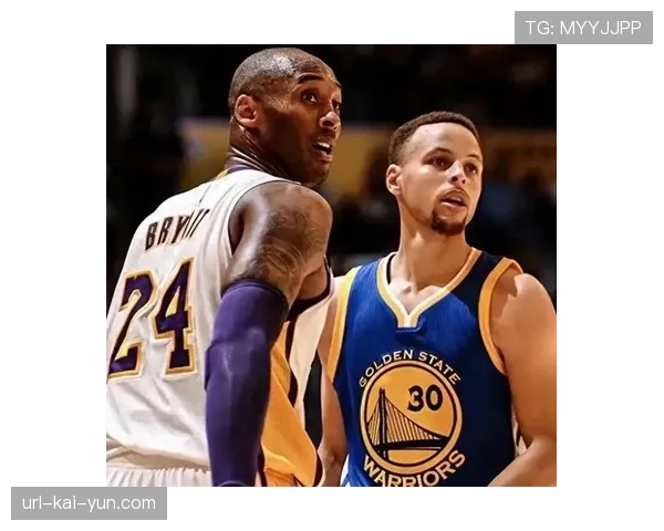 特写：终场哨响，疲惫的斯蒂芬·库里坐在技术台前，毛巾盖头。