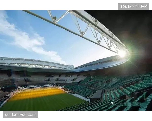 伯纳乌球场全新顶棚闭合测试完成，未来可在任何天气下保证场地条件一致以利战术执行。